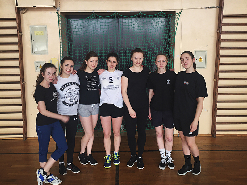 Dziewczęta z klasy  1a „Mistrzem Szkoły” w koszykówce 3