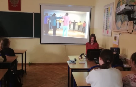 Na zdjęciu uczniowie w trakcie wykładu