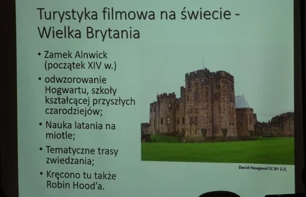 Na zdjęciu ekran rzutnika z jednym z tematów spotkania