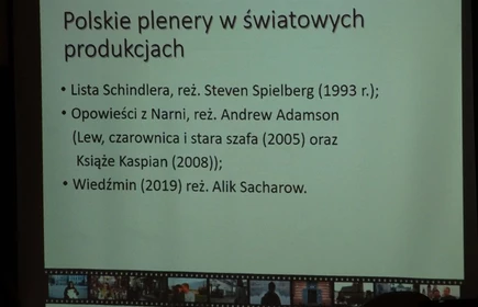 Na zdjęciu ekran rzutnika z jednym z tematów spotkania