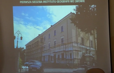 Na zdjęciu ekran projektora na którym prezentowany jest jeden z tematów spotkania 