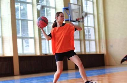 Reprezentacja klasy 3 B Mistrzem Szkoły  w koszykówce dziewcząt 13