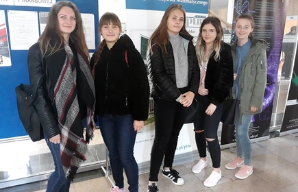 Grupowe zdjęcie uczestników 