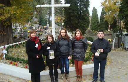 Kwestowaliśmy na cmentarzu przy ul. Orackiej 2