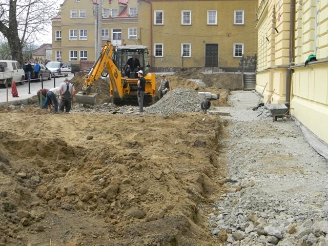 Zieleńce przed naszą szkołą 1