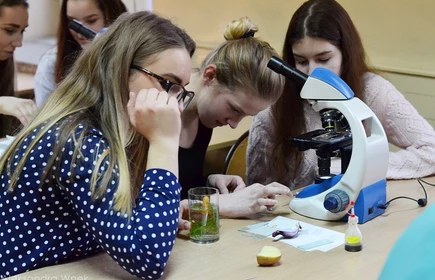 Warsztaty dla Gimnazjalist&oacute;w &bdquo;Ciekawe doświadczenia z biologii i chemii&rdquo; 6