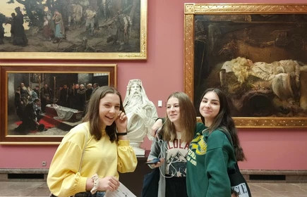 dzieci w galerii obrazów