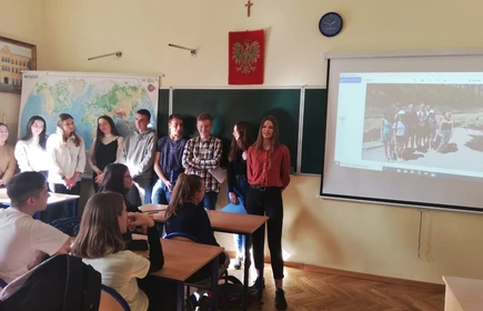 Na zdjęciu uczniowie w trakcie wykładu