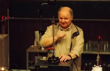 Być fizykiem - wywiad z dr Markiem Gołąbem 1