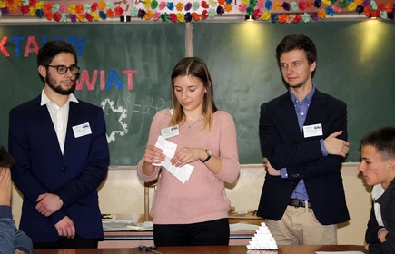 &bdquo;Fraktalny świat oraz ciekawe doświadczenia fizyczne&rdquo;.13