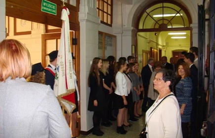 Dwudziestu Dyrektor&oacute;w i ślubowanie klas pierwszych 3