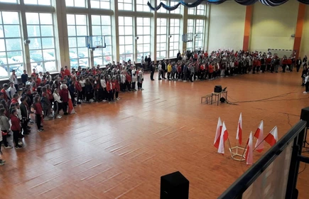 Grupowe zdjęcie w trakcie akademii
