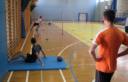 W finale wojew&oacute;dzkim zawod&oacute;w: &bdquo;Sprawni jak żołnierze&rdquo;, drużyna naszej szkoły zajęła czwarte miejsce.4