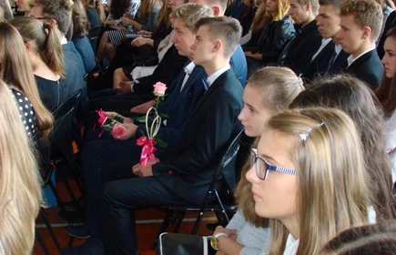 Dwudziestu Dyrektor&oacute;w i ślubowanie klas pierwszych 14