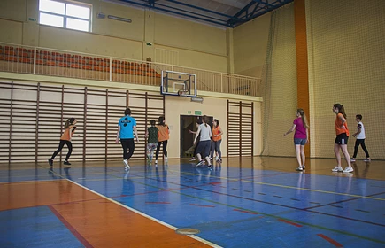 Dziewczęta z klasy  1a &bdquo;Mistrzem Szkoły&rdquo; w koszyk&oacute;wce 8