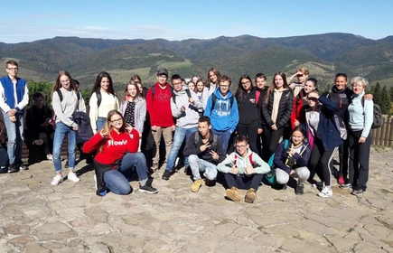 Grupowe zdjęcie, w tle Pieniny 