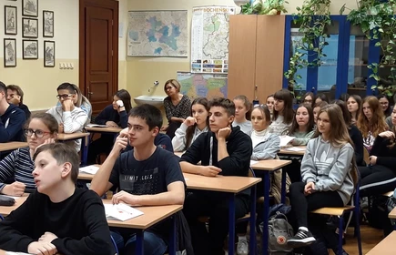 Grupowe zdjęcie osób podczas wykładu 