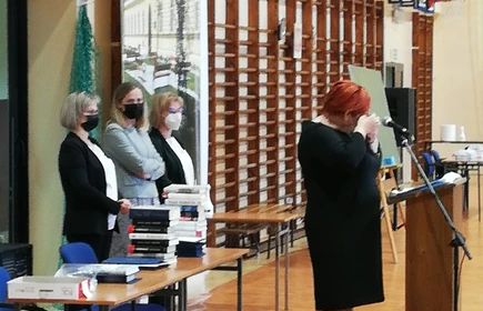 Na zdjęciu nauczyciele podczas zakończenia roku 