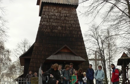 V  ZŁAZISKO DLA MŁODZIEŻY          Z OKAZJI MIĘDZYNARODOWEGO DNIA OCHRONY ZABYTKÓW Jamna, Pogórze Rożnowskie, 18.04.2012.9
