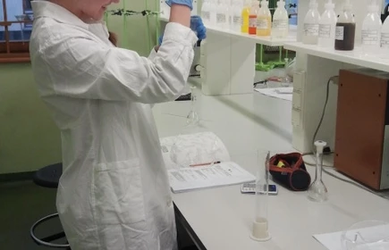 Zajęcia laboratoryjne prowadzone w ramach wsp&oacute;łpracy z  Wydziałem Chemii UJ 8