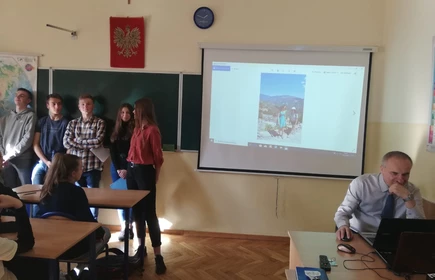 Na zdjęciu uczniowie w trakcie wykładu