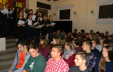 Tablice pamiątkowe w westibulu 12