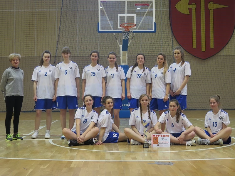 Srebro dla Koszykarek I LO 1