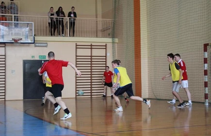 Drużyna klasy 2B mistrzem  szkolnego futsalu.3