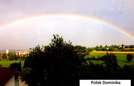 Na zdjęciu tęczą nad łąką 