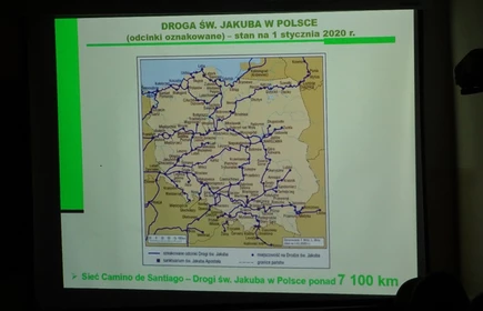 Na zdjęciu projektor na którym prezentowany jest jeden z tematów spotkania