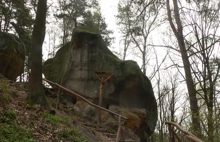 V  ZŁAZISKO DLA MŁODZIEŻY          Z OKAZJI MIĘDZYNARODOWEGO DNIA OCHRONY ZABYTKÓW Jamna, Pogórze Rożnowskie, 18.04.2012.3