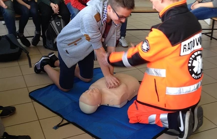 Warsztaty dla gimnazjalist&oacute;w Jak udzielić pierwszej pomocy 8