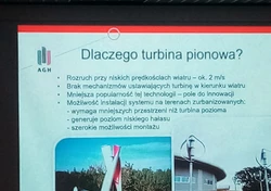 Zdjęcie ekranu projektora z jednym z zagadnień wykładu 