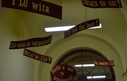 TARGI  EDUKACYJNE I DNI OTWARTE W I  LO 1