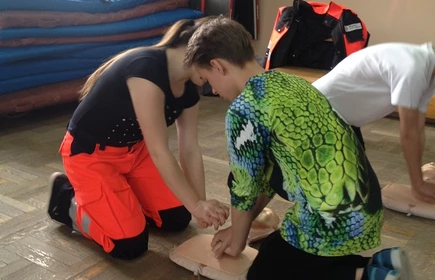 Warsztaty dla gimnazjalist&oacute;w Jak udzielić pierwszej pomocy 4