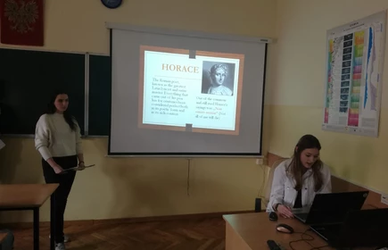 Na zdjęciu uczniowie w trakcie wykładu