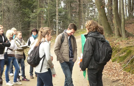 V  ZŁAZISKO DLA MŁODZIEŻY          Z OKAZJI MIĘDZYNARODOWEGO DNIA OCHRONY ZABYTKÓW Jamna, Pogórze Rożnowskie, 18.04.2012.10