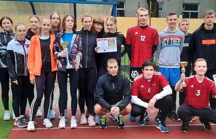 Zdjecie grupowe biegaczy