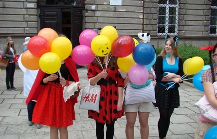 Uśmiechnij się do dziecka - przyjdź na rynek z poduszką.1