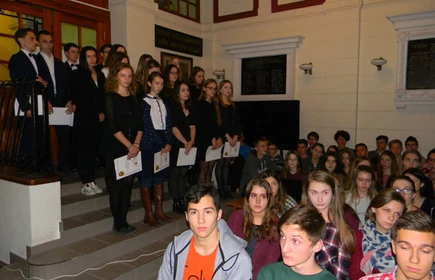 Tablice pamiątkowe w westibulu 1