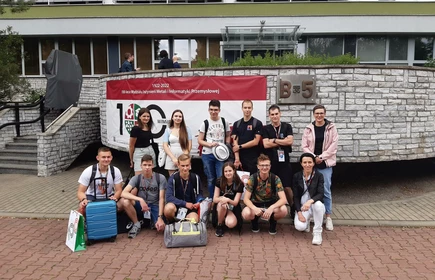 zdjecie grupowe przed agh