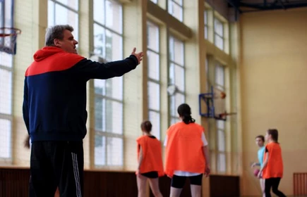 Reprezentacja klasy 3 B Mistrzem Szkoły  w koszykówce dziewcząt 3
