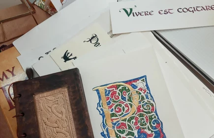 Kaligrafia w bibliotece