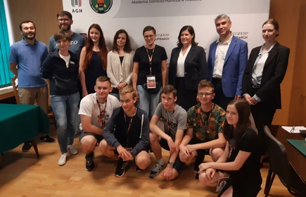 zdjecie grupowe przed agh