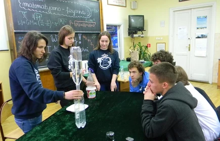 &bdquo;Fraktalny świat oraz ciekawe doświadczenia fizyczne&rdquo;.4