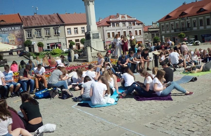 Czytelniczy flash mob z uczniami naszej szkoły 2