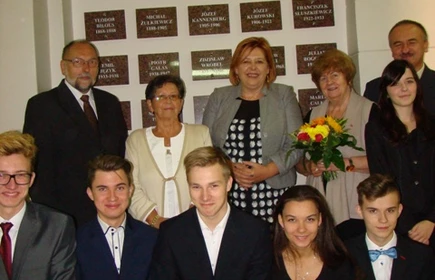 Dwudziestu Dyrektor&oacute;w i ślubowanie klas pierwszych 27