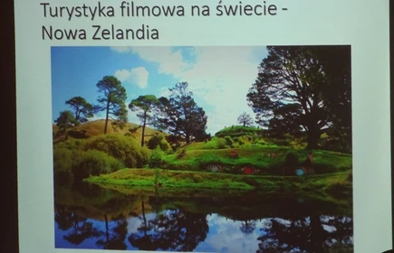 Na zdjęciu ekran rzutnika z jednym z tematów spotkania