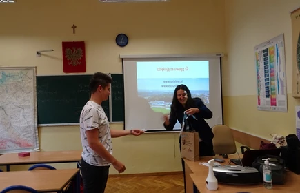 Na zdjęciu prowadzący zajęcia oraz uczestnicy 
