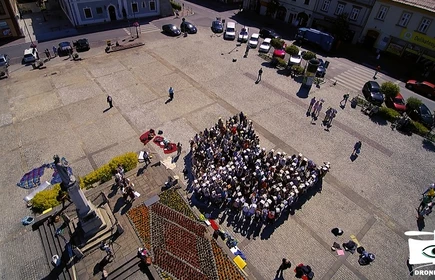 Czytelniczy flash mob z uczniami naszej szkoły 8